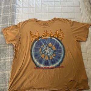 Graphic Tee in Brown